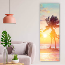 Lade das Bild in den Galerie-Viewer, Aluminiumbild Palmen am Strand bei Sonnenuntergang Panorama Hoch
