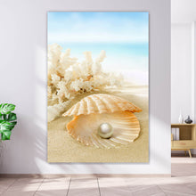 Lade das Bild in den Galerie-Viewer, Spannrahmenbild Perle am Sandstrand Hochformat
