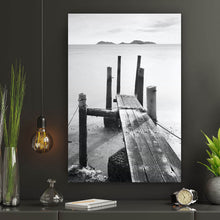 Lade das Bild in den Galerie-Viewer, Acrylglasbild Pier ins Meer Hochformat
