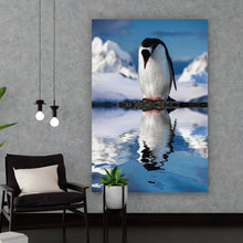 Lade das Bild in den Galerie-Viewer, Aluminiumbild Pinguin auf Stein Hochformat
