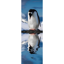 Lade das Bild in den Galerie-Viewer, Poster Pinguin auf Stein Panorama Hoch
