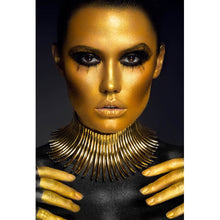 Lade das Bild in den Galerie-Viewer, Aluminiumbild Portrait einer Frau Schwarz Gold Hochformat
