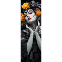Lade das Bild in den Galerie-Viewer, Poster La Catrina mit orangenen Blumen Panorama Hoch
