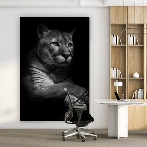 Aluminiumbild gebürstet Puma auf Schwarz Hochformat