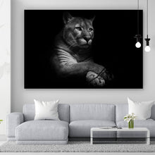 Lade das Bild in den Galerie-Viewer, Leinwandbild Puma auf Schwarz Querformat
