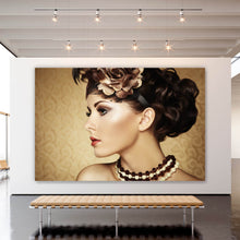 Lade das Bild in den Galerie-Viewer, Aluminiumbild gebürstet Retro Portrait einer schönen Frau Querformat
