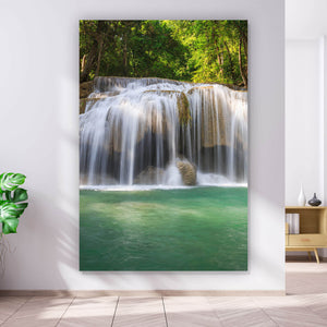 Spannrahmenbild Romantischer Wasserfall Hochformat