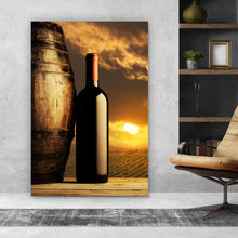 Lade das Bild in den Galerie-Viewer, Aluminiumbild gebürstet Rotweinflasche bei Sonnenuntergang Hochformat
