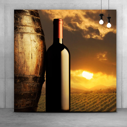 Spannrahmenbild Rotweinflasche bei Sonnenuntergang Quadrat