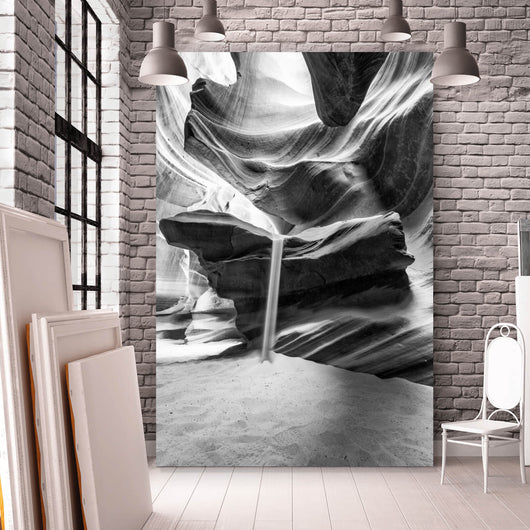 Acrylglasbild Sandstrahl fällt von Felsen Hochformat