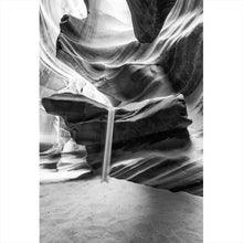 Lade das Bild in den Galerie-Viewer, Aluminiumbild gebürstet Sandstrahl fällt von Felsen Hochformat
