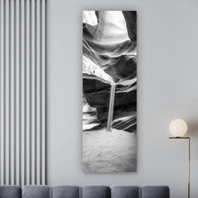 Lade das Bild in den Galerie-Viewer, Leinwandbild Sandstrahl fällt von Felsen Panorama Hoch
