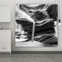 Lade das Bild in den Galerie-Viewer, Aluminiumbild Sandstrahl fällt von Felsen Quadrat
