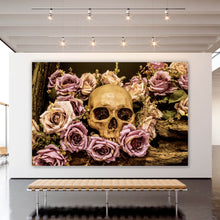 Lade das Bild in den Galerie-Viewer, Spannrahmenbild Schädel auf Rosen Querformat
