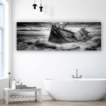 Lade das Bild in den Galerie-Viewer, Leinwandbild Schiffswrack Schwarz Weiß Panorama
