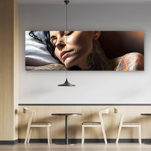 Lade das Bild in den Galerie-Viewer, Aluminiumbild gebürstet Schlafende Tattoo Frau Panorama
