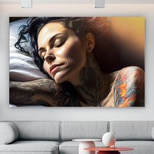 Lade das Bild in den Galerie-Viewer, Leinwandbild Schlafende Tattoo Frau Querformat
