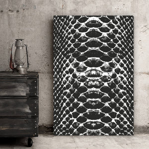 Aluminiumbild Schlangenhaut Muster Schwarz Weiß Hochformat