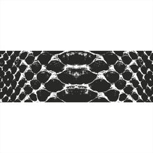 Lade das Bild in den Galerie-Viewer, Aluminiumbild gebürstet Schlangenhaut Muster Schwarz Weiß Panorama
