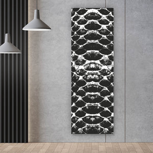Leinwandbild Schlangenhaut Muster Schwarz Weiß Panorama Hoch