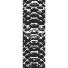 Lade das Bild in den Galerie-Viewer, Leinwandbild Schlangenhaut Muster Schwarz Weiß Panorama Hoch
