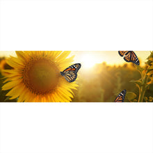 Lade das Bild in den Galerie-Viewer, Aluminiumbild Schmetterlinge im Sonnenblumenfeld Panorama
