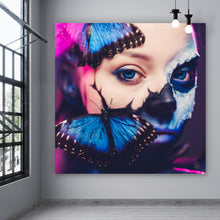 Lade das Bild in den Galerie-Viewer, Aluminiumbild gebürstet La Catrina mit Schmetterlingen Quadrat
