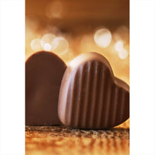 Lade das Bild in den Galerie-Viewer, Aluminiumbild gebürstet Schokoladen Herzen Hochformat
