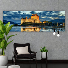 Lade das Bild in den Galerie-Viewer, Aluminiumbild Schottisches Schloss bei Nacht Panorama
