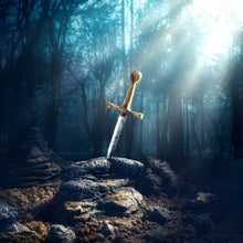 Lade das Bild in den Galerie-Viewer, Aluminiumbild Schwert Excalibur mit Lichtstrahlen Quadrat
