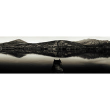 Lade das Bild in den Galerie-Viewer, Leinwandbild See in der Dunkelheit Panorama
