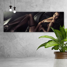 Lade das Bild in den Galerie-Viewer, Aluminiumbild Sexy Frau in sinnlicher Unterwäsche Panorama
