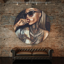 Lade das Bild in den Galerie-Viewer, Aluminiumbild Sexy Tattoo Girl Kreis
