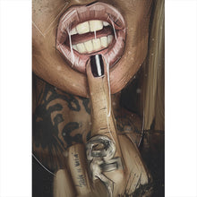 Lade das Bild in den Galerie-Viewer, Poster Sexy Tattoo Girl Mittelfinger Hochformat

