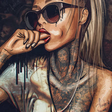 Lade das Bild in den Galerie-Viewer, Aluminiumbild gebürstet Sexy Tattoo Girl Quadrat
