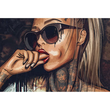 Lade das Bild in den Galerie-Viewer, Aluminiumbild Sexy Tattoo Girl Querformat

