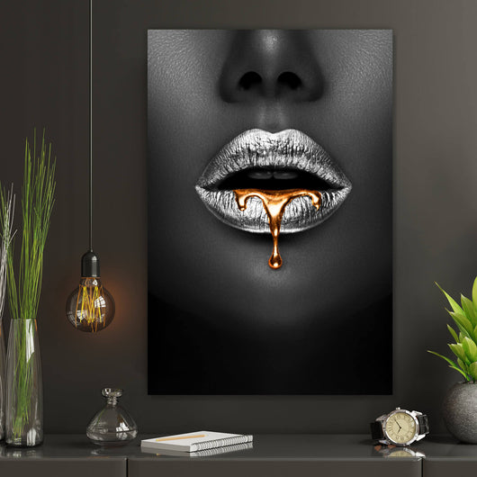 Spannrahmenbild Silberfarbene Lippen Hochformat