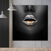 Lade das Bild in den Galerie-Viewer, Leinwandbild Silberfarbene Lippen Quadrat
