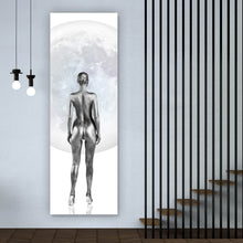 Lade das Bild in den Galerie-Viewer, Poster Silberne Frau vor Vollmond Panorama Hoch

