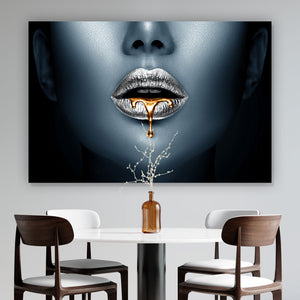 Acrylglasbild Silberne Lippen Querformat