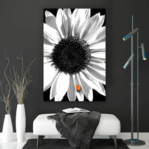 Aluminiumbild gebürstet Sonnenblume mit Marienkäfer Hochformat