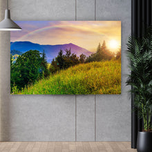 Lade das Bild in den Galerie-Viewer, Aluminiumbild gebürstet Sonnenstrahlen mit Bergspitzen Querformat
