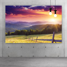 Lade das Bild in den Galerie-Viewer, Spannrahmenbild Sonnenuntergang in der Gebirgslandschaft Querformat
