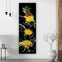 Lade das Bild in den Galerie-Viewer, Poster Spritzende Ananas Panorama Hoch
