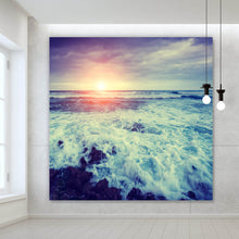 Lade das Bild in den Galerie-Viewer, Leinwandbild Stürmische Wellen bei Sonnenuntergang Quadrat
