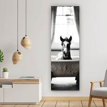 Lade das Bild in den Galerie-Viewer, Aluminiumbild Süßes Pferd in der Wanne Panorama Hoch
