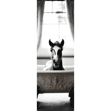 Lade das Bild in den Galerie-Viewer, Leinwandbild Süßes Pferd in der Wanne Panorama Hoch
