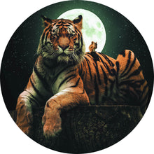 Lade das Bild in den Galerie-Viewer, Aluminiumbild gebürstet Tiger bei Vollmond Kreis
