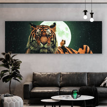 Lade das Bild in den Galerie-Viewer, Leinwandbild Tiger bei Vollmond Panorama
