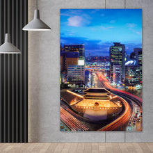 Lade das Bild in den Galerie-Viewer, Aluminiumbild gebürstet Tor am Markt Südkorea Hochformat
